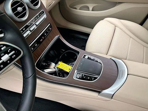 Used 2022 Mercedes-Benz GLC 300 4MATIC image 17