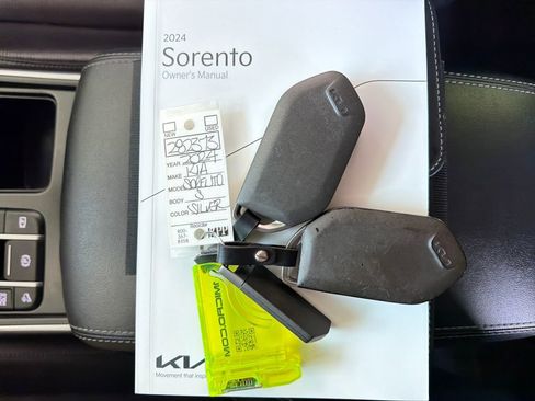 Used 2024 Kia Sorento S w/ Panoramic Sunroof Package FWD image 36