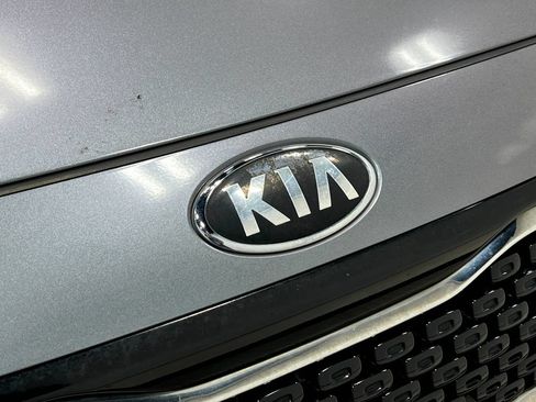 Used 2018 Kia Niro Touring FWD image 39