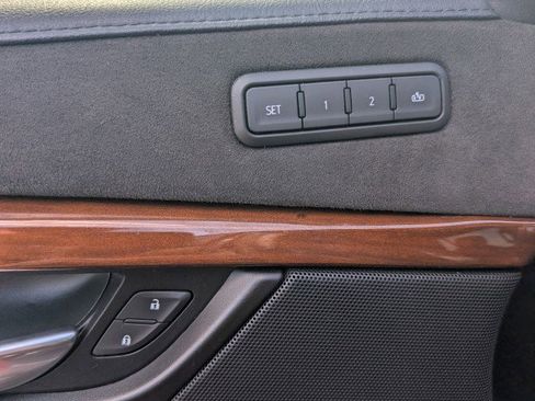 Used 2019 Cadillac Escalade Luxury AWD/4WD image 17