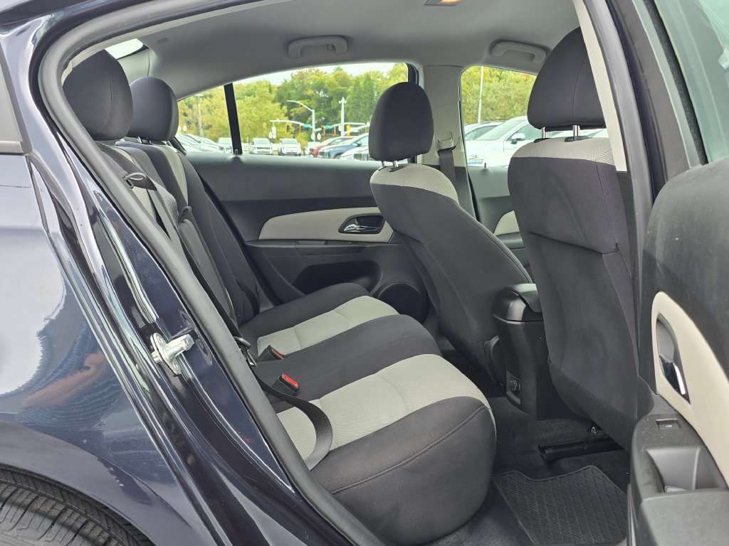 Used 2014 Chevrolet Cruze LS FWD image 12