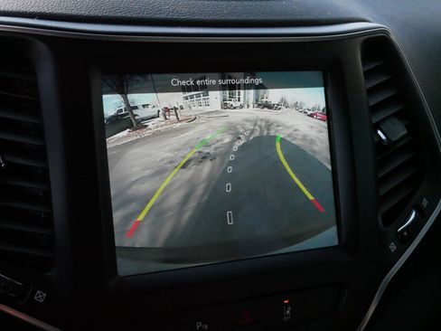 Used 2021 Jeep Cherokee Latitude Lux w/ Comfort/Convenience Group image 30