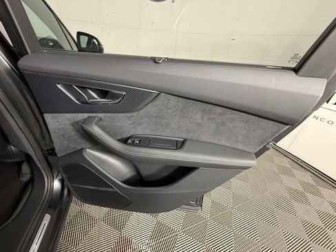 Used 2025 Audi SQ7 Prestige AWD/4WD image 38