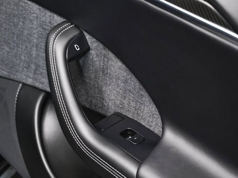 Used 2021 Tesla Model S Plaid image 21