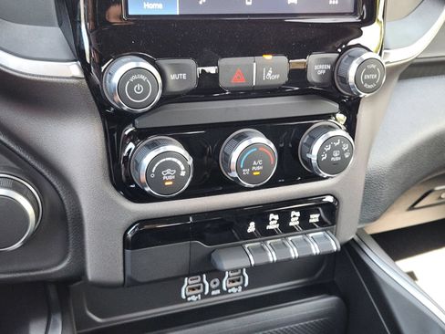 New 2026 RAM 1500 Express AWD/4WD image 19