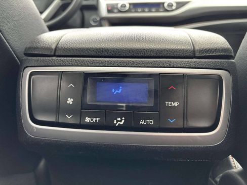 Used 2019 Toyota Highlander XLE image 34