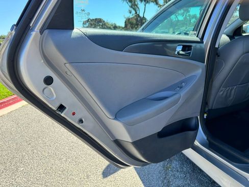 Used 2012 Hyundai Sonata Hybrid w/ Leather Pkg FWD image 31