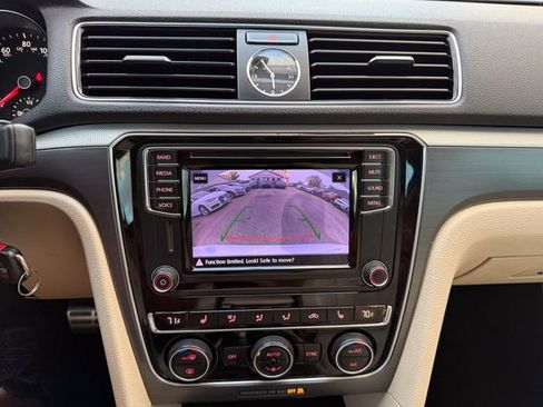 Used 2017 Volkswagen Passat 1.8T R-Line w/ R-Line Lighting Package FWD image 11