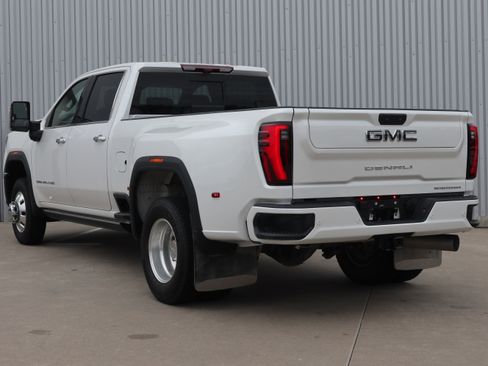 Used 2024 GMC Sierra 3500 Denali Ultimate AWD/4WD image 8