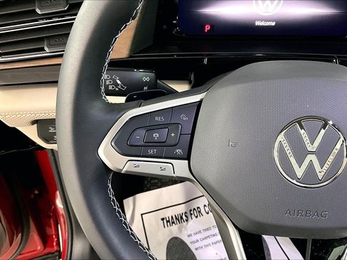 Used 2024 Volkswagen Atlas SE image 11