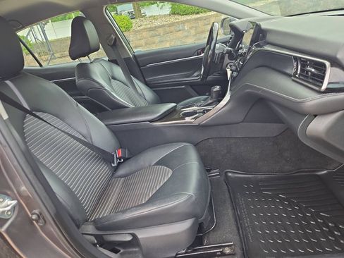 Used 2022 Toyota Camry SE FWD image 19