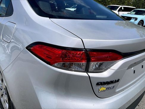Used 2025 Toyota Corolla LE FWD image 30