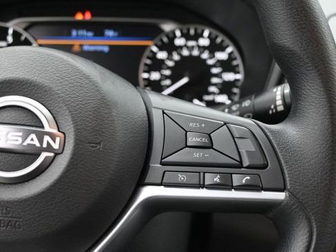 Used 2025 Nissan Altima 2.5 SV FWD image 22
