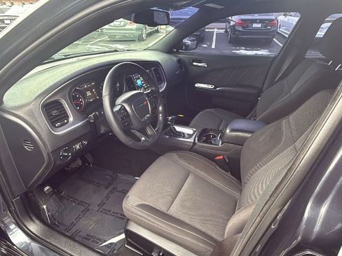 Used 2019 Dodge Charger SXT w/ Blacktop Package image 10
