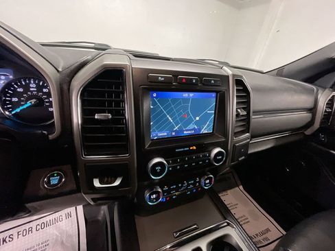 Used 2021 Ford Expedition XLT image 18