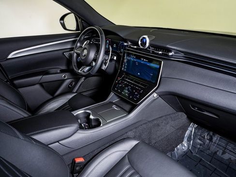 Certified 2024 Maserati Grecale GT image 14