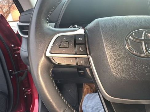 Used 2024 Toyota Highlander LE image 18