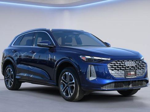 Certified 2025 Audi Q5 Premium w/ Convenience Package AWD/4WD image 2