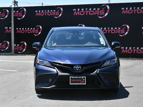 Used 2022 Toyota Camry SE FWD image 2