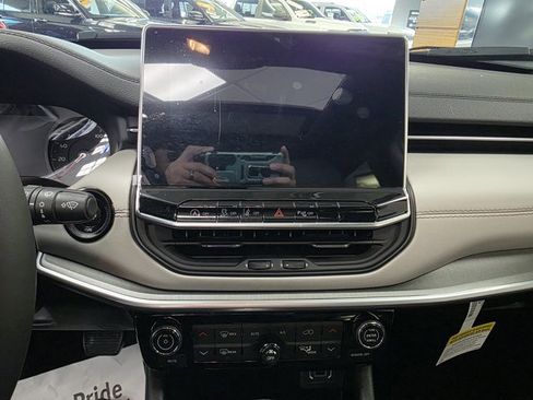 Used 2025 Jeep Compass Limited w/ Sun & Sound Group image 6