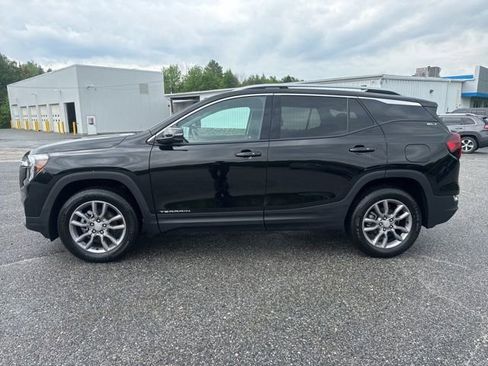 Used 2024 GMC Terrain SLT AWD/4WD image 3