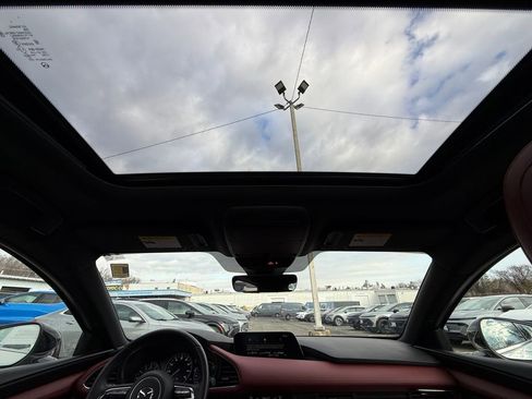 Used 2023 MAZDA MAZDA3 Hatchback w/Premium Plus Pkg image 22