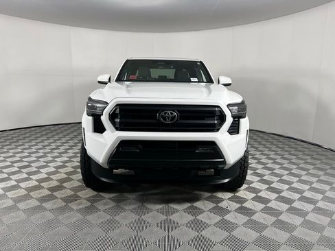 Used 2025 Toyota Tacoma SR5 image 11