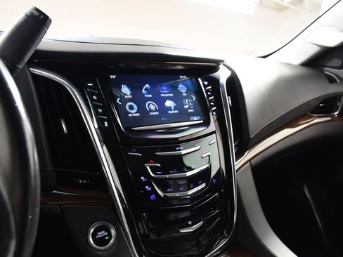 Used 2017 Cadillac Escalade Luxury AWD/4WD image 32