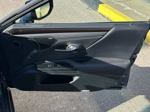 Used 2019 Lexus ES 300h w/ Luxury Package image 32