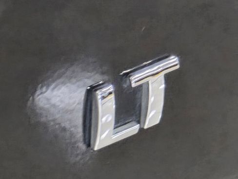 Used 2022 Chevrolet Traverse LT image 13