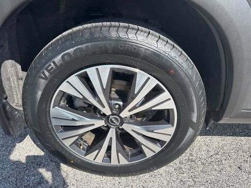 Certified 2022 Nissan Rogue SV FWD image 10