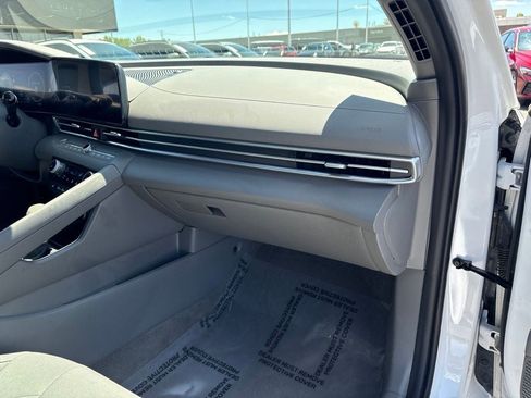 Certified 2025 Hyundai Elantra SEL FWD image 35