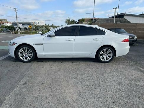 Used 2017 Jaguar XF RWD image 2
