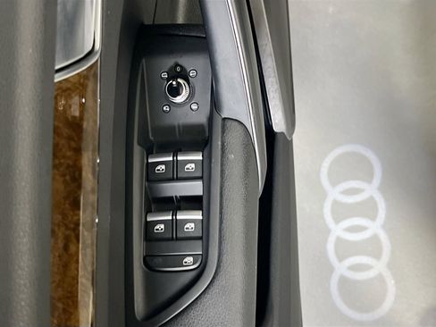 Used 2018 Audi Q5 2.0T Premium image 17