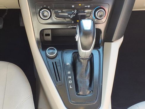 Used 2016 Ford Focus SE w/ Reverse Sensing Package image 7