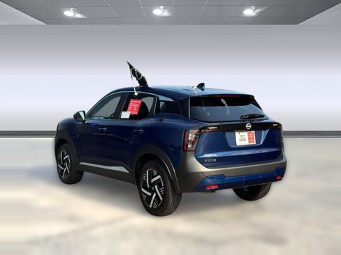 Certified 2025 Nissan Kicks SV FWD image 5