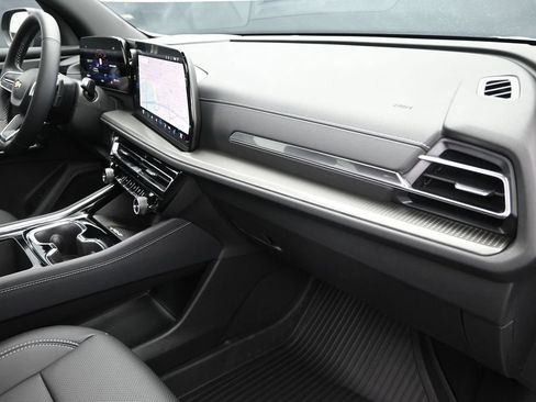 New 2026 Chevrolet Traverse LT w/ Sun and Wheel Package FWD image 24