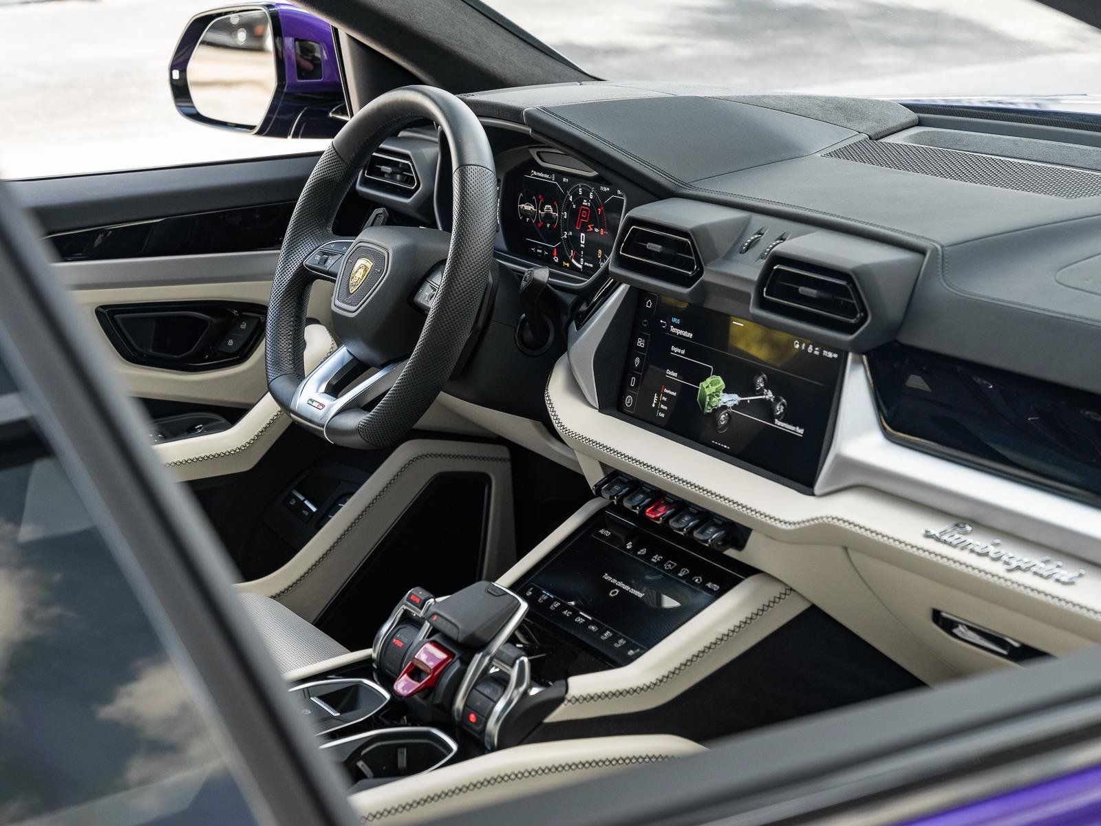 Used 2025 Lamborghini Urus SE AWD/4WD image 12
