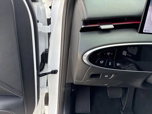 New 2026 Genesis GV70 2.5T AWD/4WD image 14
