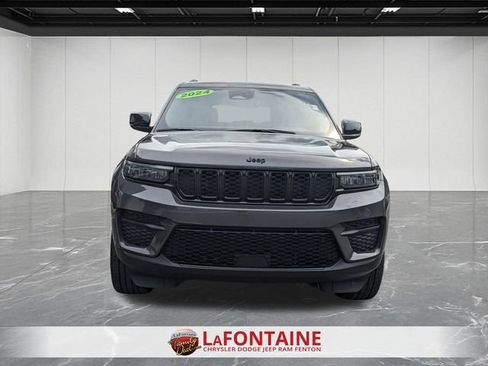 Used 2024 Jeep Grand Cherokee Altitude AWD/4WD image 8