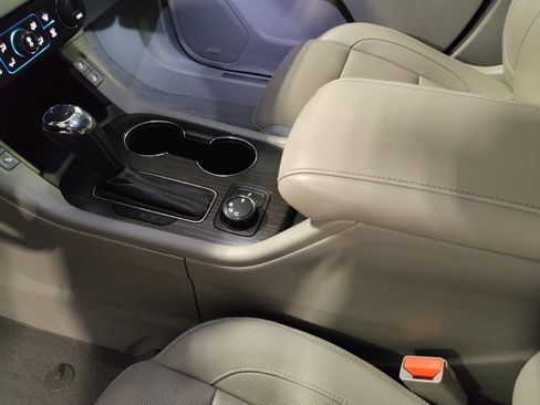 Used 2019 GMC Acadia SLT FWD image 26