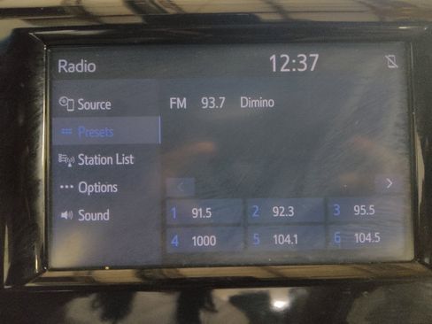 Used 2018 Toyota Camry SE FWD image 25