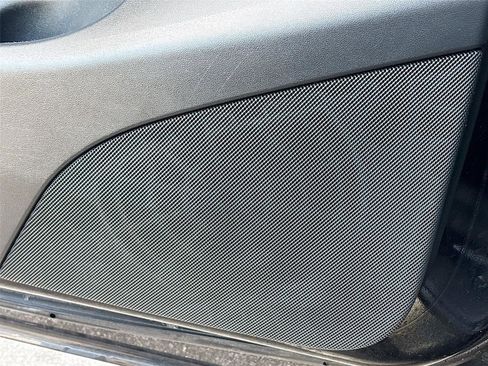 Used 2022 Tesla Model Y Long Range image 18