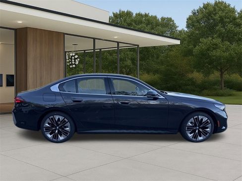 New 2026 BMW 530i w/ Premium Package image 7
