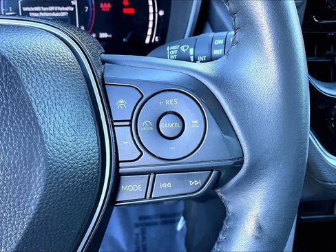 Certified 2025 Toyota Corolla Cross XLE image 24