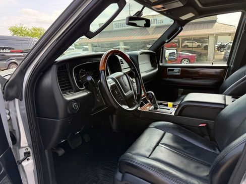 Used 2015 Lincoln Navigator 2WD image 14