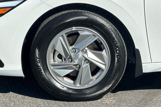 Certified 2026 Hyundai Elantra SE FWD image 25