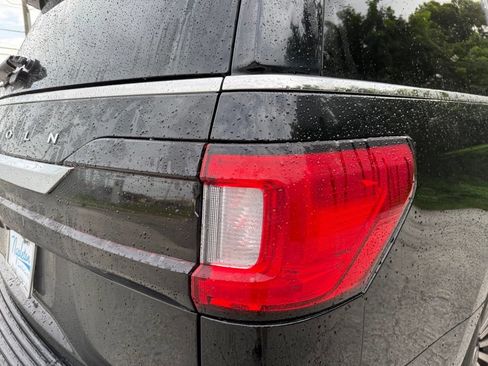 Used 2018 Lincoln Navigator L Reserve w/ Technology Package AWD/4WD image 11