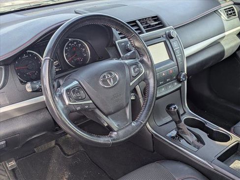 Used 2016 Toyota Camry SE image 6