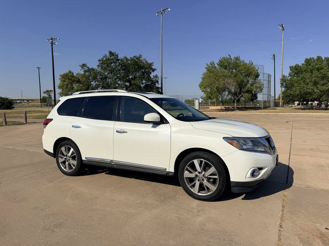 Used 2016 Nissan Pathfinder Platinum AWD/4WD image 30